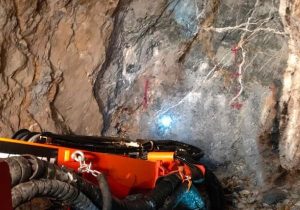 Shallow Hole Ore-stopping Mining