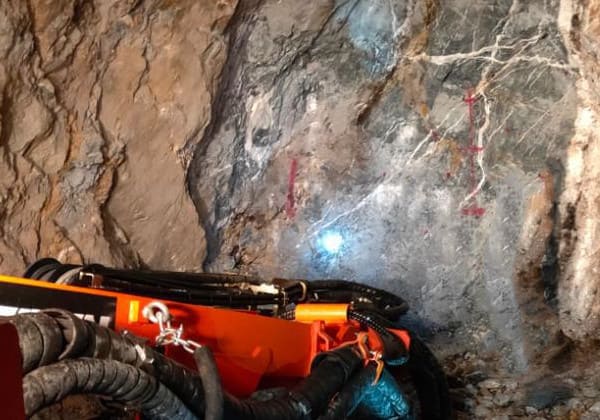 Shallow Hole Ore-stopping Mining